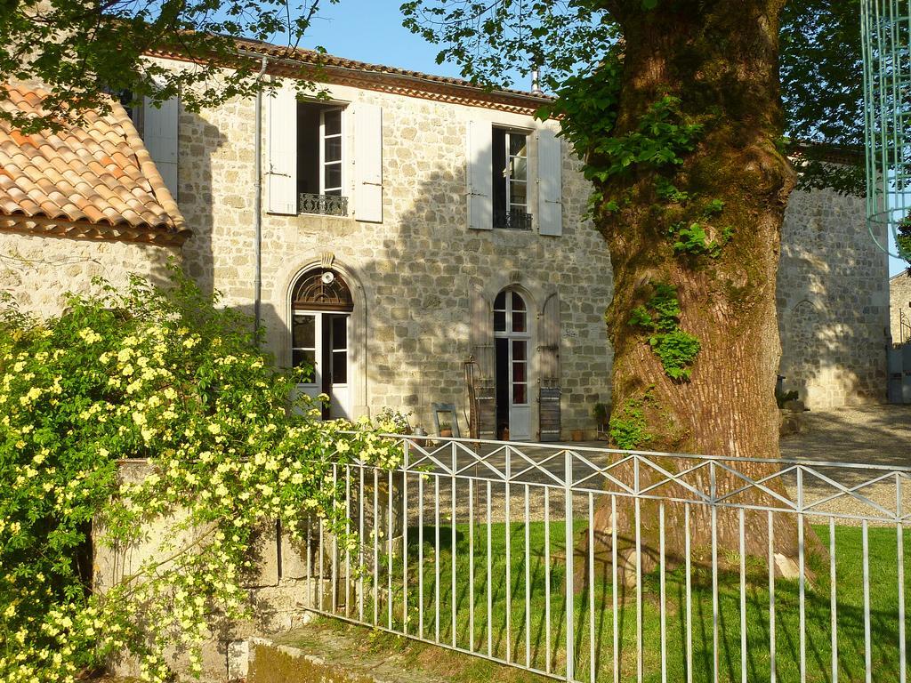Bed and Breakfast Au Bonheur d'Alphonse Lusignan-Petit Exterior foto