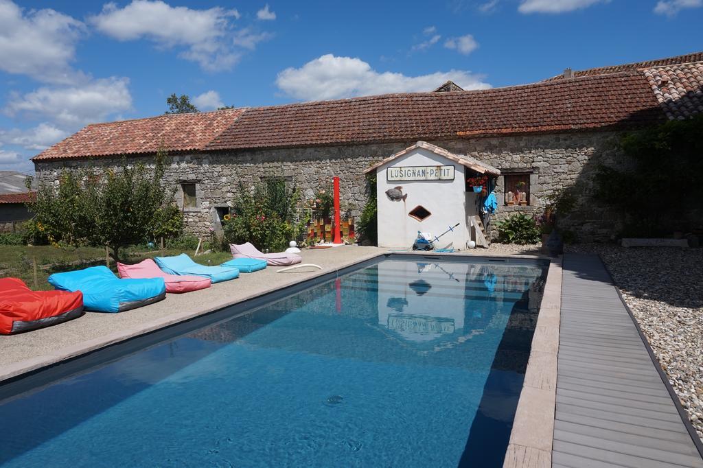 Bed and Breakfast Au Bonheur d'Alphonse Lusignan-Petit Exterior foto