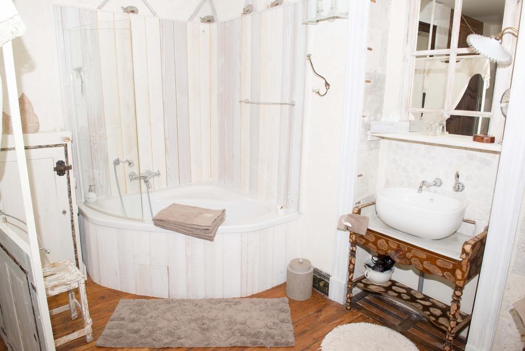Bed and Breakfast Au Bonheur d'Alphonse Lusignan-Petit Zimmer foto
