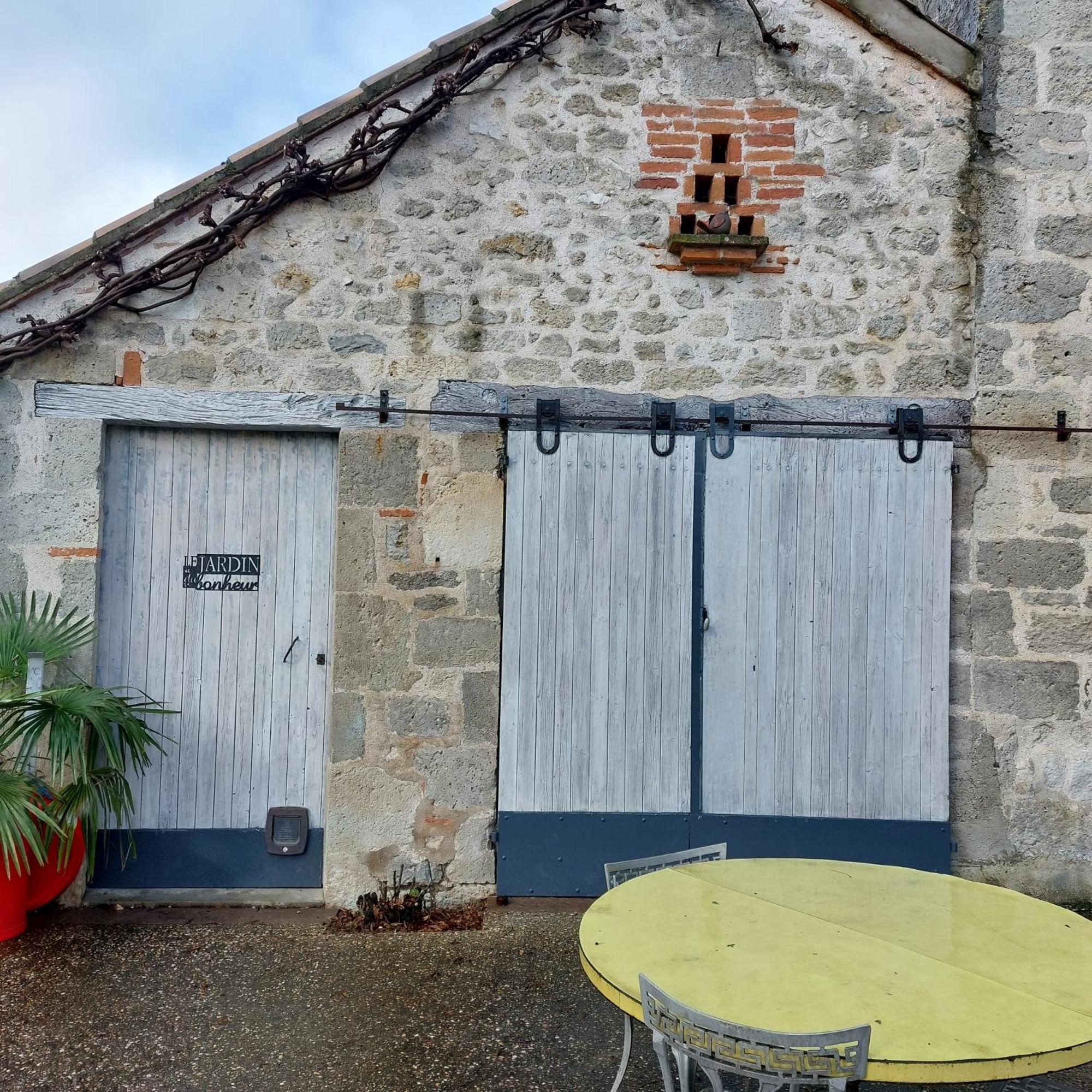 Bed and Breakfast Au Bonheur d'Alphonse Lusignan-Petit Exterior foto