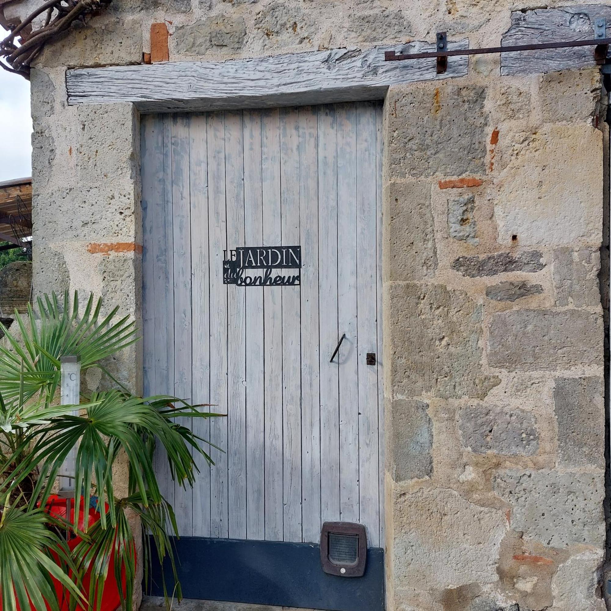 Bed and Breakfast Au Bonheur d'Alphonse Lusignan-Petit Exterior foto
